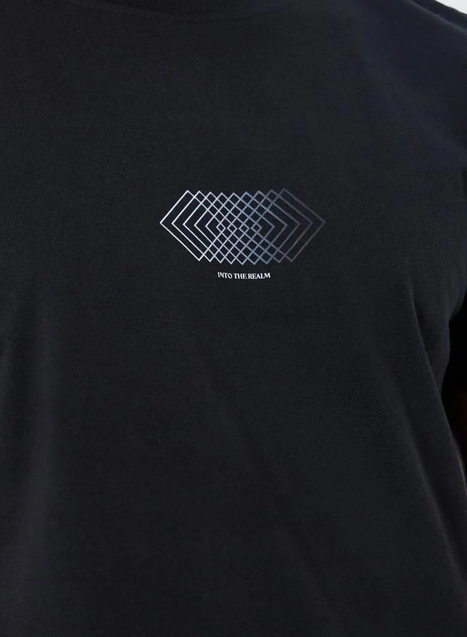 ستايلي تيشيرت بياقة دائرية وطبعة جرافيك